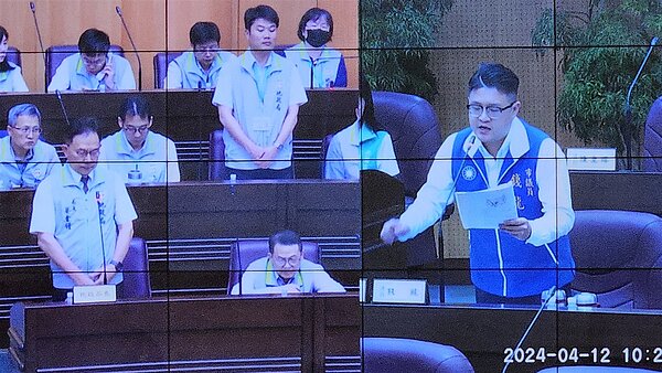 議員錢龍要求市府做好宣傳,提高土地繼承人登記比率。圖/桃園市議會質詢即時畫面