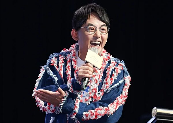 網紅「德州媽媽沒有崩潰」在臉書貼出黃子佼疑似誘拍女性全裸照片的對話紀錄及錄音,過程中黃不斷以藝術創作為由,勸說女方接受大尺度攝影。圖/聯合資料照片