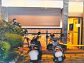 看電視爆殺機　男拿刀刺死母