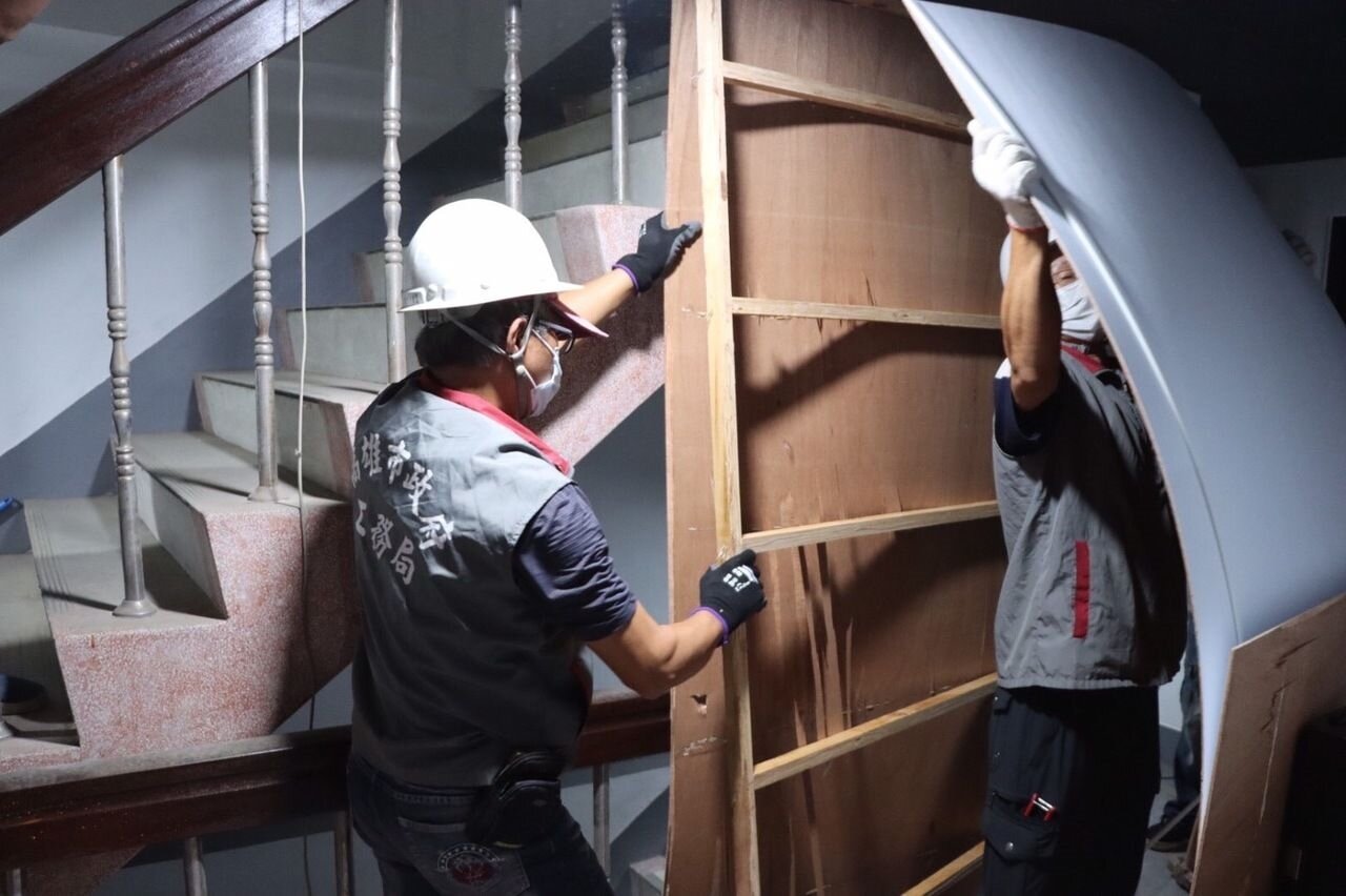 3年前高雄城中城大火事件過後,高市針對8至15層住宅大樓全面盤檢,今年則首辦安檢補助。圖/本報資料照