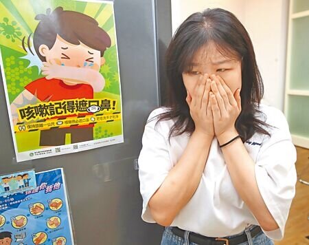 支氣管擴張症容易蓄積痰液,因而常發生持續性咳嗽,甚至血痰,呼吸道感染的頻率也會增加。(陳君瑋攝)