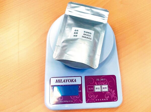 桃園市衛生局追查蘇丹色素,發現2.6萬公斤問題黑胡椒粒都已出貨。圖/桃園市衛生局提供