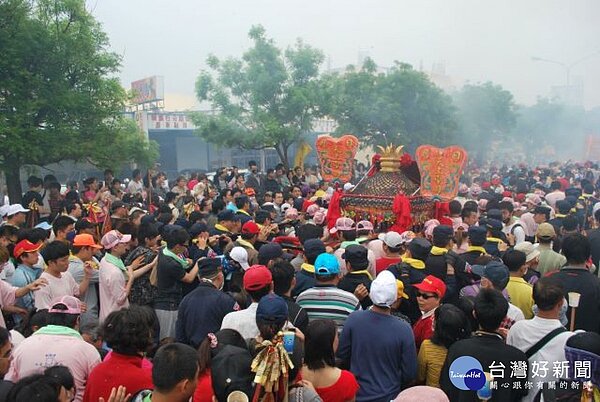 大甲媽祖回鑾 信徒簇擁萬人空巷。圖/台灣好新聞