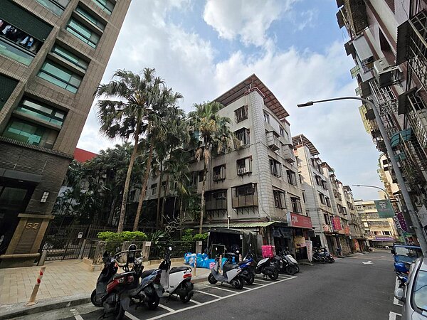 內湖康樂街海砂屋公辦都更案將辦理方案評估說明會。圖/台北市都更處提供