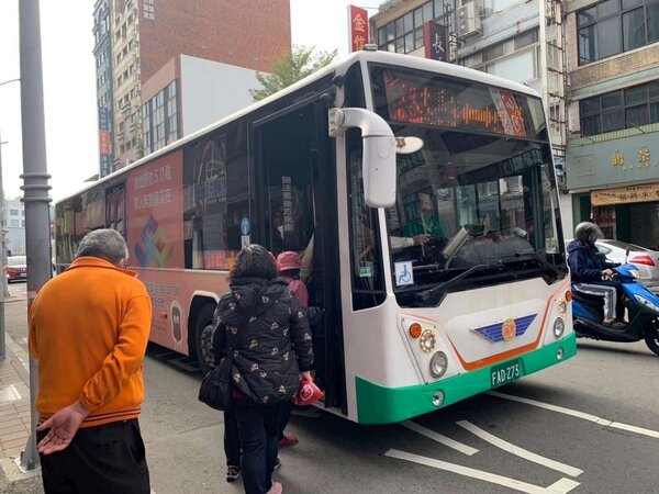 竹市府調高公車每公里營運成本至54.408元。圖／新竹市交通處提供
