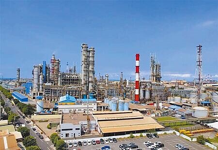國際淨零碳排方興未艾,台灣石化業者正面臨不得不的被動轉型、淘汰潮。圖∕本報資料照片