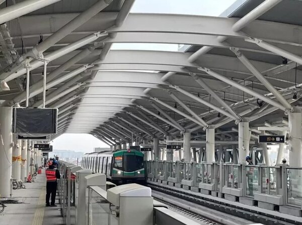 配合捷運岡山站通車，高雄捷運有5站將更名。圖為岡山車站。圖／高雄捷運提供
