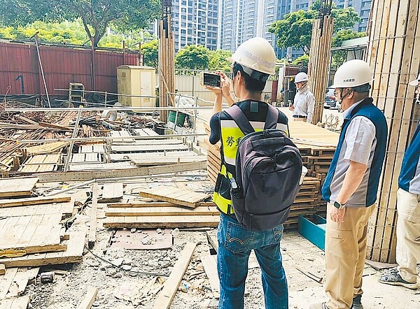 機捷13日發生C型鋼墜落軌道事件，桃園市勞動局15日陪同主管機關北區職安中心赴東霙營造的工地勞檢。圖／勞檢處提供
