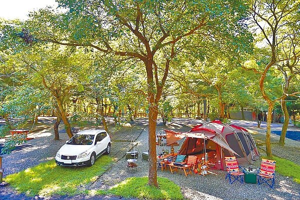 新北市41處露營場，卻僅有9處合法，其餘32處多半違反《區域計畫法》或為違章建築，更有6處在山崩與地滑地質敏感區。圖為示意圖。（業者提供／柯毓庭新北傳真）