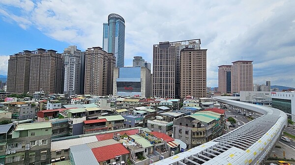 雙北千萬捷運宅哪裡找?「這裡」一站之差擁五鐵共構最有機會 永慶房產集團統計台北捷運各站點近一年的房市交易狀況,位於板橋的府中站是雙北捷運中,總價千萬元以下住宅交易量最多的站點。房市示意圖/永慶房屋提供