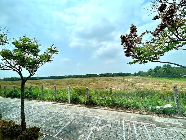 土地價格飆漲99% 直擊嘉義台積電基地現況 華泰名品城嘉義店基地現況。圖/好房網News記者蔡佩蓉攝影