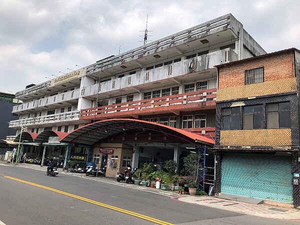 樹林東昇圖書館40年海砂屋將公辦都更 鄰近捷運站、新建住宅、社福大樓 樹林東昇圖書館40年海砂屋將公辦都更。圖/新北市都更處提供