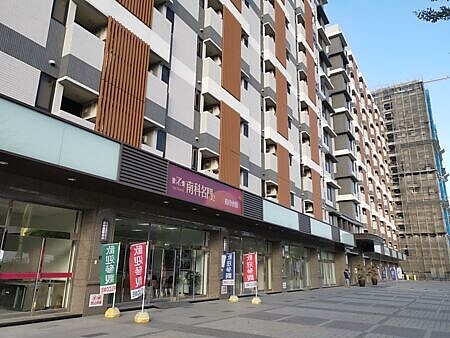 新青安房貸政策帶動房市熱絡,今年六都第一季家戶購屋比較去年同期明顯大增。圖∕本報資料照片