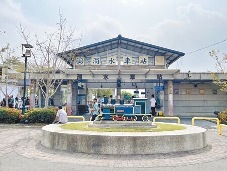 台鐵集集支線擬進行軌道升級、隧道擴孔等基礎設施改善工程,5月起列車僅行駛到南投縣名間鄉濁水站。(楊靜茹攝)