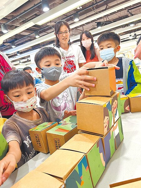 因應客群多為親子客,Global Mall創百貨之先,將打造商場成為「永續教育體驗場」,推動「未來永續小學堂」系列活動。(Global Mall提供)