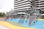 攀吧孩子！台東南京路園道攀爬遊戲場啟用