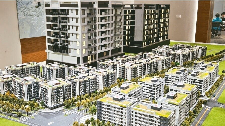 航空城開發案有的拆遷戶面臨辦不成貸款的問題,圖為安置住宅模型。記者鄭國樑/攝影