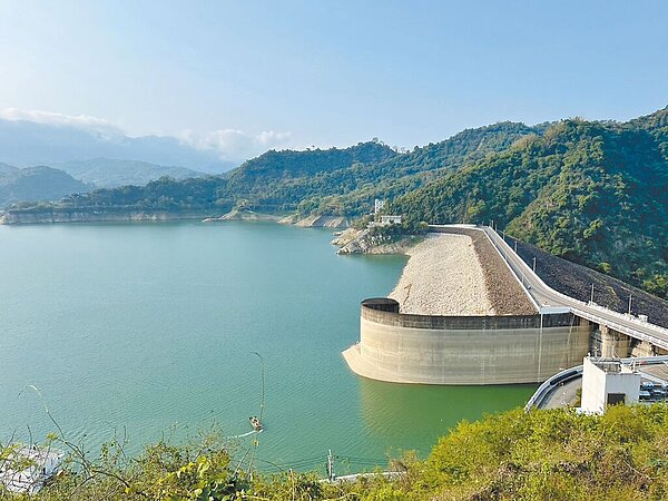全台水情吃緊,經濟部水情小組19日開會因應,未如預期調高水情燈號。圖為水庫畫面。(水利署南區水資源分署提供/寶智華台南傳真)