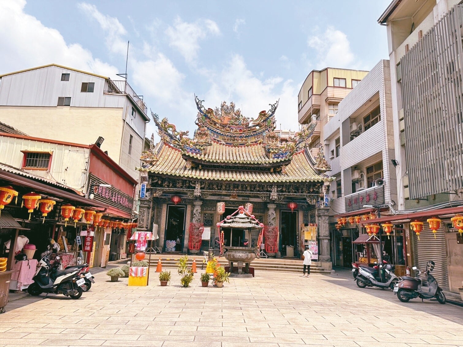 國定古蹟嘉義城隍廟香火鼎盛，是宗教勝地觀光景點。記者魯永明／攝影 