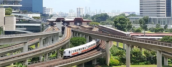 有網友發現新加坡地鐵一個設計對老人家很友善。圖／維基百科