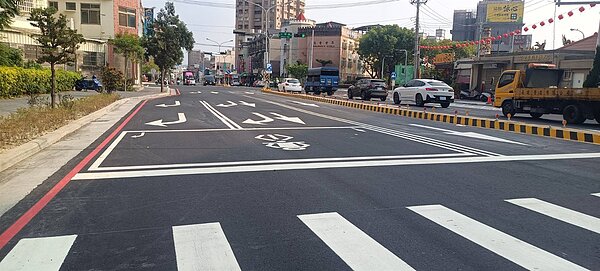 市民大道十甲路到環中東路路段標線完成改善,2車道可右轉。圖/台中市府提供