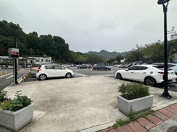 黎元停車場占地約3654平方公尺,原先規畫蓋社宅,目前經殯葬處評估後,初步規畫地上改建業者大樓、地下改建停車場。記者洪子凱/攝影