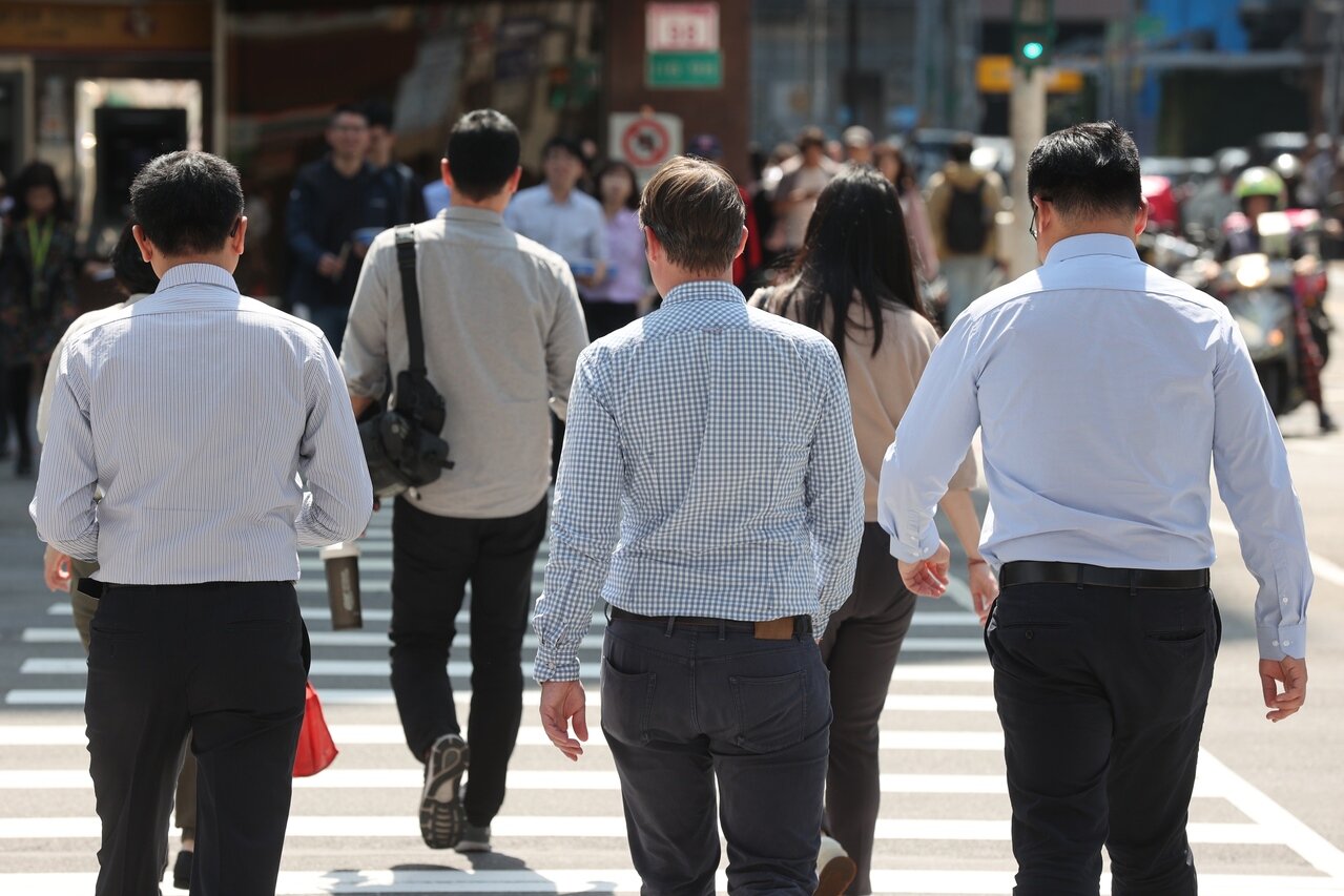 財政部表示,對於單身小資族來說,去年年收入若不超過42.3萬元(換算月薪35,250元),就可以不用繳稅。圖/聯合報系資料照片