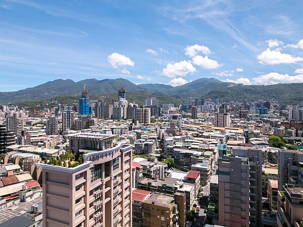 永慶房產集團比較台北市12行政區2、3房老屋和新屋的單價差距,其中士林區差距高達43%。房市示意圖/永慶房產集團提供