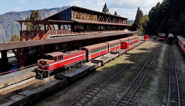 因莫拉克與杜鵑颱風損壞的阿里山林業鐵路,預計今年7月1日全線通車;立委張啓楷要求交通部,務必在通車前做好萬無一失的前置作業,確保安全無虞。圖/阿里山林業鐵路及文化資產管理處提供