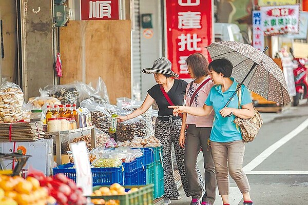 桃園市角板山行館園區今年2月起全區封園施工,角板山形象商圈商家怒批遊客減少4成以上,連帶影響生意及居民生計,計畫將連署陳情,訴求縮短工期並要求分區施工。(桃市觀旅局提供/呂筱蟬桃園傳真)
