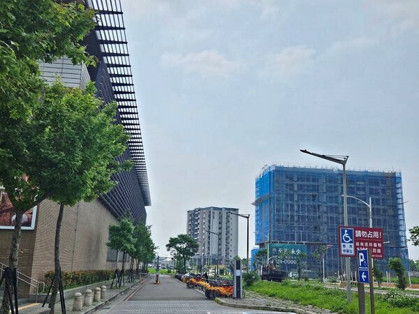 A10山鼻是桃園及機捷房價凹陷區，甚至有台北市的民眾遠道跑來買房。圖／好房網News記者林和謙／攝