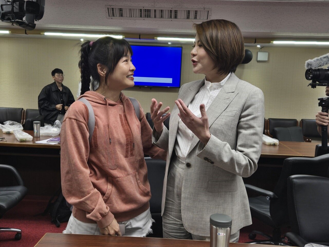 立法院衛環委員會日前舉行「人工生殖法條文修正草案」公聽會,不僅立法委員、民團們彼此發表意見,小嫻也受邀出席。圖/本報資料照