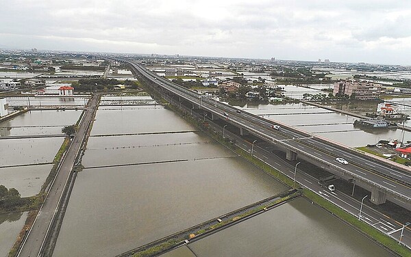 宜蘭縣政府爭取國道5號增設冬山交流道，23日經審議通過，預計2031年前完工。圖為未來國5設置冬山交流道位址的空拍照。（宜蘭縣政府提供／李忠一宜蘭傳真）