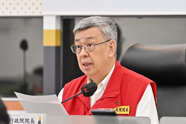 行政院長陳建仁出席中央災害應變中心因應地震及豪雨應變會議。圖/行政院提供