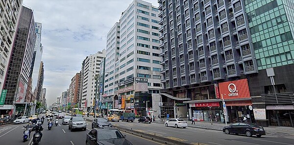 晚1小時扼腕!買方下斡旋搶小宅「驚人結果出現」 台北市「近年小宅搶翻」,有買方本來已下了斡旋金,也符合屋主實際想要拿到的金額,沒想到出現另一組買方「結果大轉變」。圖/google map