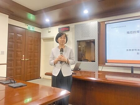 長照殺人事件頻傳，司法官學院犯罪防治研究中心2023年度完成「家庭照顧者殺人」判決書分析研究，在犯罪特徵與背景上男性被告占65.4％，秋冬季節占67.4％，夜間時段53.8％，各項特徵在進行犯罪預防的風險評估時，值得特別注意。（賴佩璇攝）