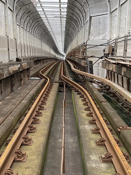 新北市捷運局長李政安表示,巡檢後發現鋼箱梁共出現11處位移,位移量分別為約3.5至92公分,皆已完成額外加固。圖/新北市捷運局提供