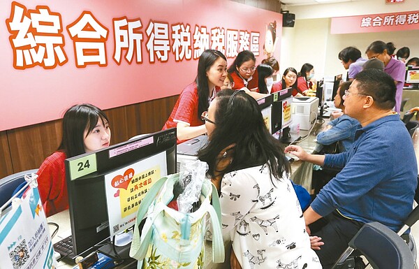 112年度綜合所得稅結算申報5月1日起至5月31日止,財政部台北國稅局整理四大報稅常見錯誤態樣,提醒民眾多加注意。圖/本報系資料照片