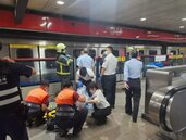 台北捷運旅客落軌　全身挫傷、斷腿送馬偕醫院治療