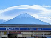 富士山絕美打卡景點恐消失！遊客太多生亂象　惹怒居民出招反制