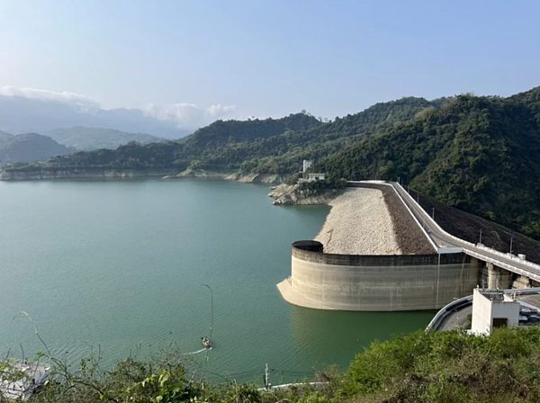 曾文水庫蓄水率10天前只有3成4,在春雨挹助下回升至4成,期待5月梅雨來解渴。圖/南水分署提供