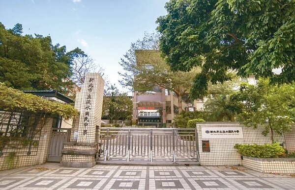 新北市議員陳偉杰認為可將淡水國中遷校至淡海新市鎮,讓學生在地就學。圖/淡水國中提供