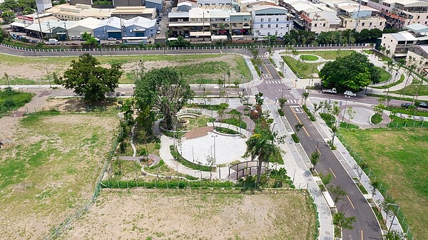 在地人期待!台中「這」重劃區大翻轉 蛻變魅力城市 第15期市地重劃區內珍貴老樹。圖/台中市府提供
