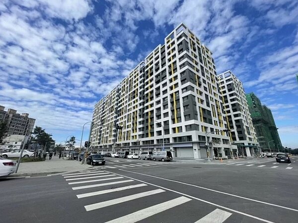 新竹在地知名建商推出的六期造鎮計劃,預計將提供6,000戶的電梯大樓住宅,今年第四期建案將陸續交屋。圖/信義房屋提供