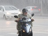 今晚起西半部降雨漸增！這日為短暫空檔　周二另波鋒面報到降雨又降溫