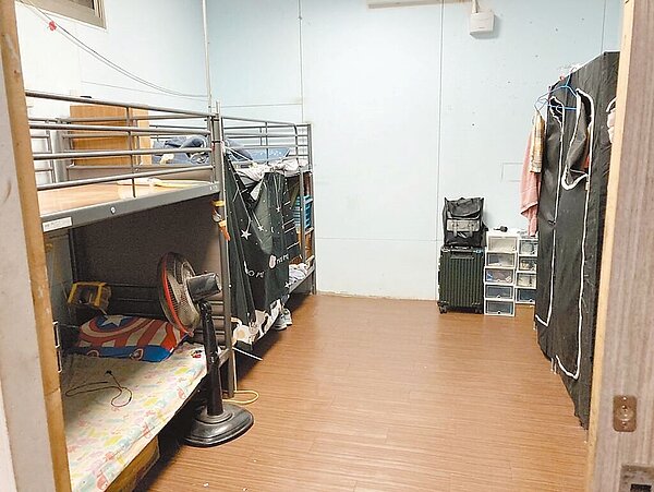 學生租屋時要注意有無門禁,對隔間材質安全等問題也要重視。圖為示意圖。(台中市消防局提供/張妍溱台中傳真)