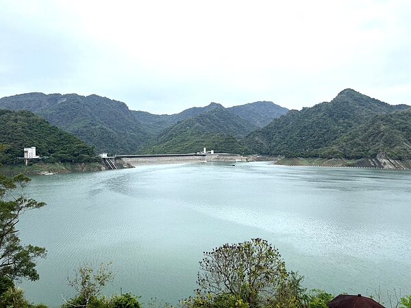 鋒面過境,驟雨不歇,曾文水庫進帳豐,累積已增加550萬噸水量,整體水情更穩定。圖/水利署南區水資源分署提供