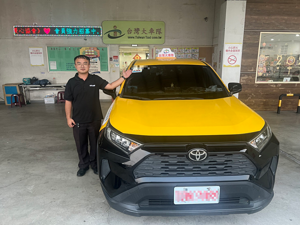 台中市共有10家計程車派遣車隊、超過4800輛計程車加入敬老愛心卡服務行列。圖/台中市交通局提供