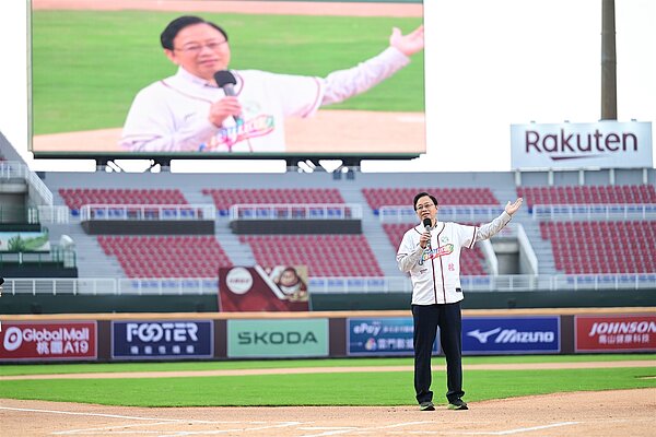 桃園棒球場歷經整建後,27日首次開賽。圖/桃園市政府提供