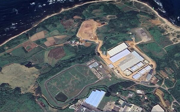 更新的衛星圖資呈現海軍位於三芝大片頭的海鋒大隊進行擴建的現況。圖/取自Google Earth